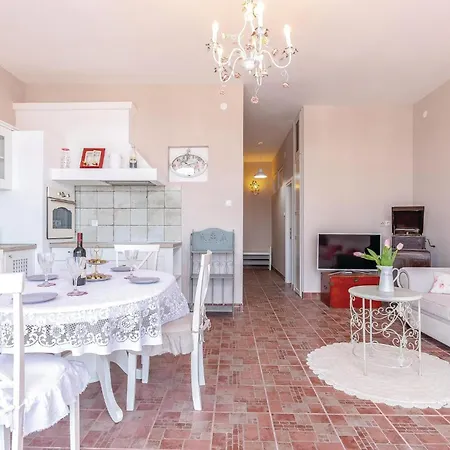 Apartamento Awesome In With Sauna Dramalj