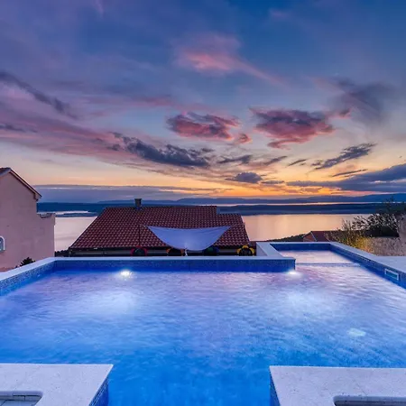 Awesome In With Sauna Apartamento Dramalj